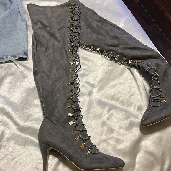 Gray suede over the knee boots. Thick thigh friendly. Size 8 - Picture 2 of 2